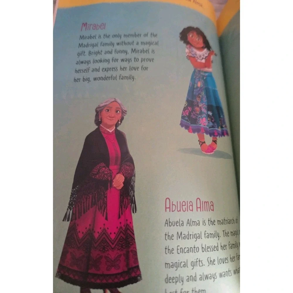 Disney Encanto Deluxe Junior Novelization Book Tale + Character Guide &‎ Poster